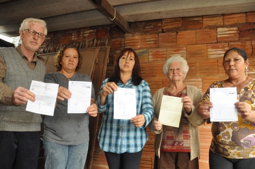 Ana Olga de Souza, Joel Dias de Sousa, Romilda Careli Alves, Luci Helena Cabulao são alguns dos que reclamam da falta de remédios